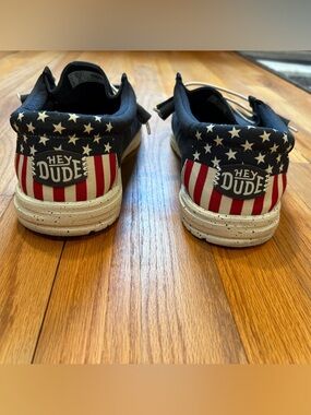 Men’s Hey Dudes size 13 EUC